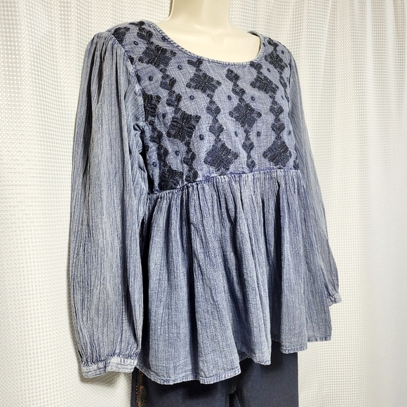 Rachel Zoe Cotton Embroidered Denim Gauze Textured Baby Doll Pop Over Blouse (M) - Picture 2 of 8